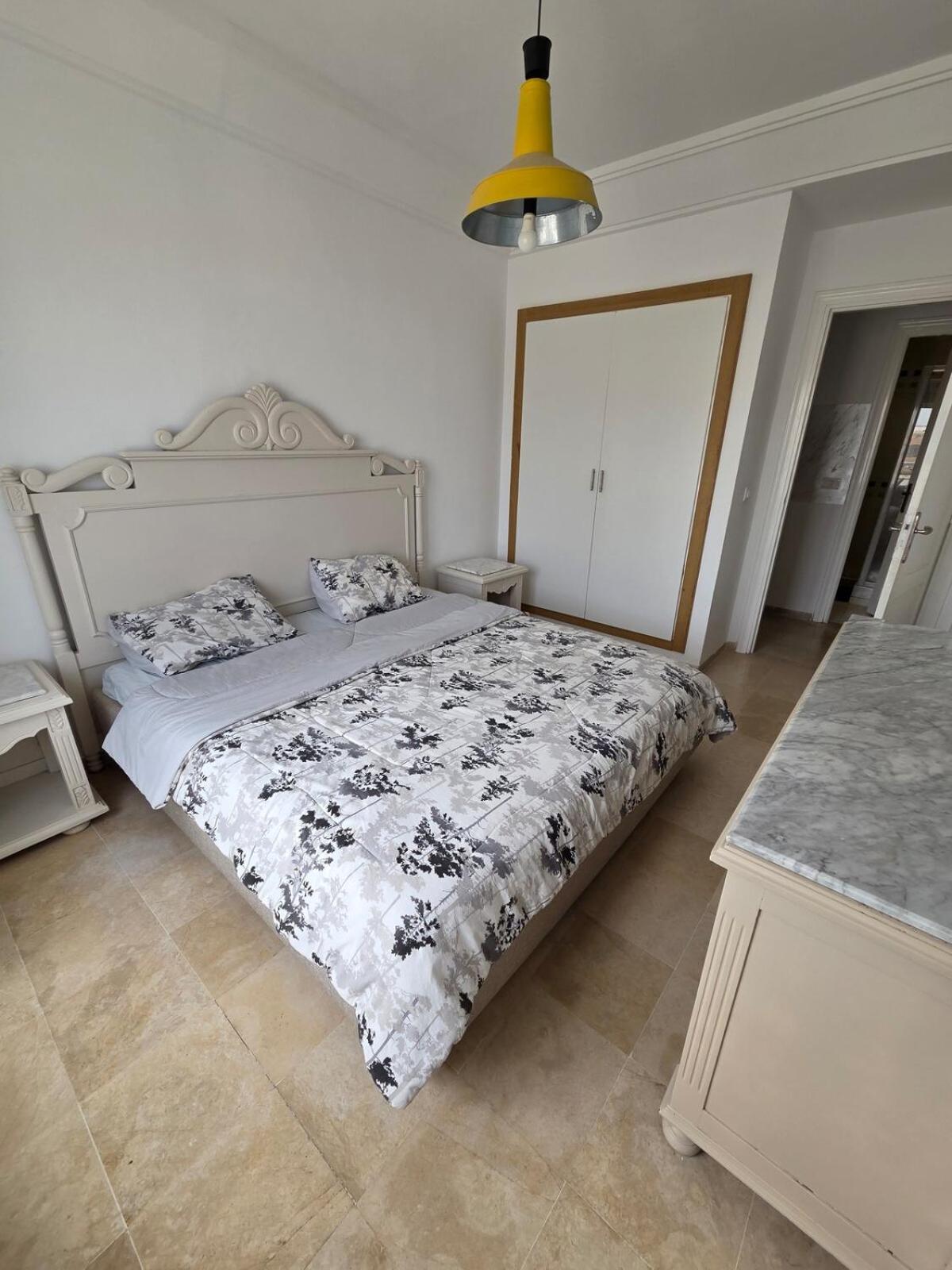 Luxurious 2 Bedroom Apartment *